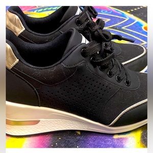 Black wedge sneakers size 8 NWoT